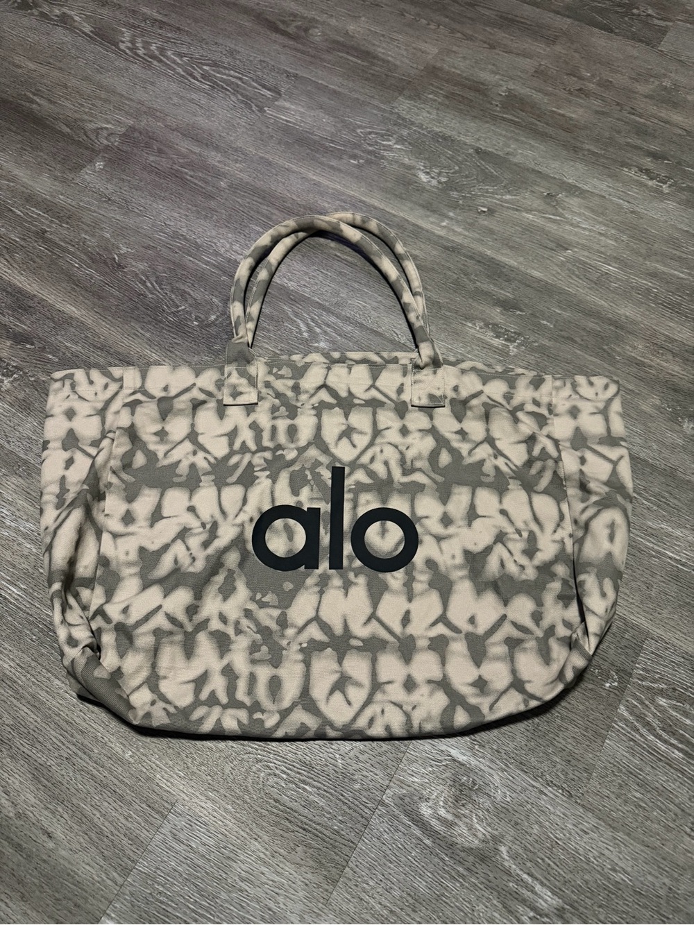 ALO Yoga Gray and Cream Tie-Dye Tote Bag